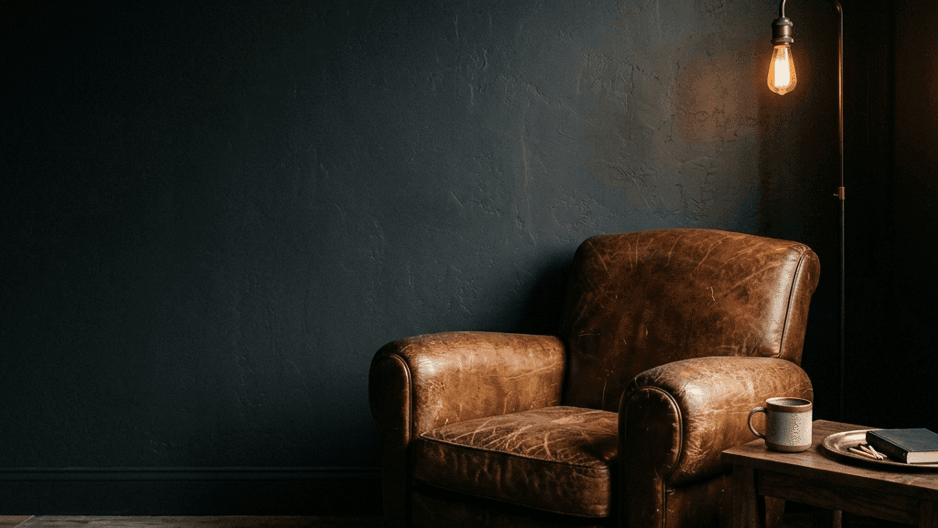 How to Choose a Distressed Leather Club Chair